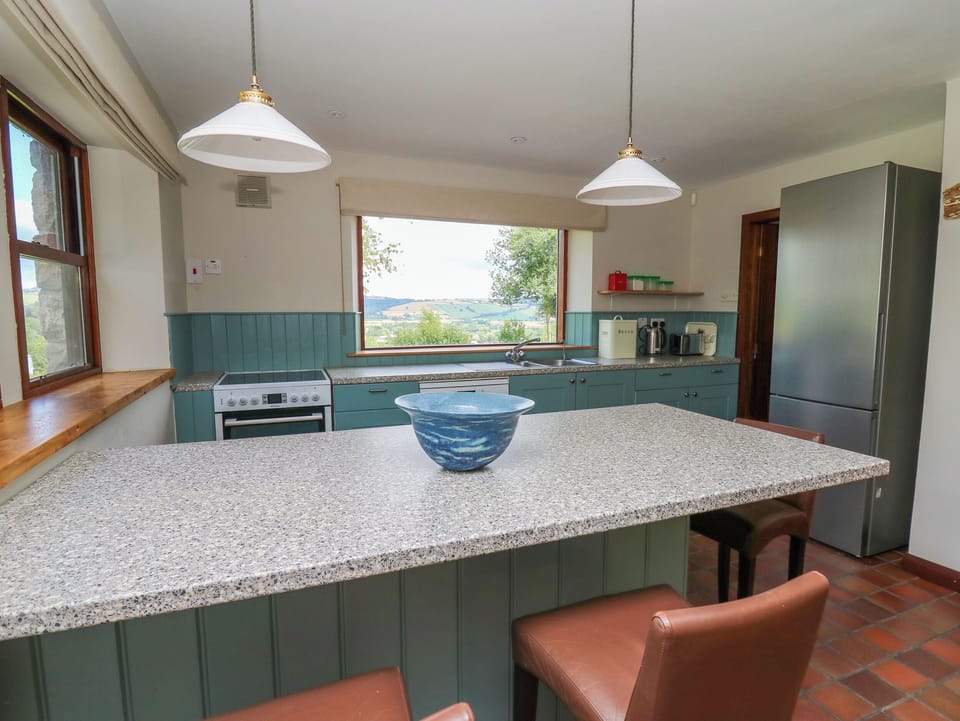 Fridge, dishwasher, cookware/dishes/utensils