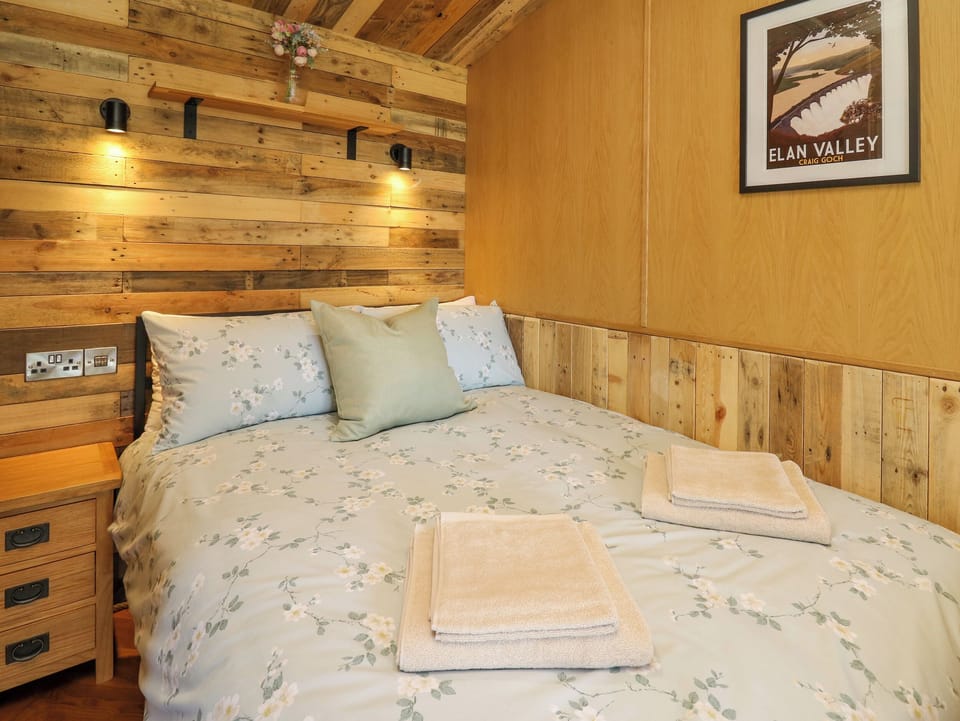1 bedroom, individually decorated, individually furnished, free WiFi