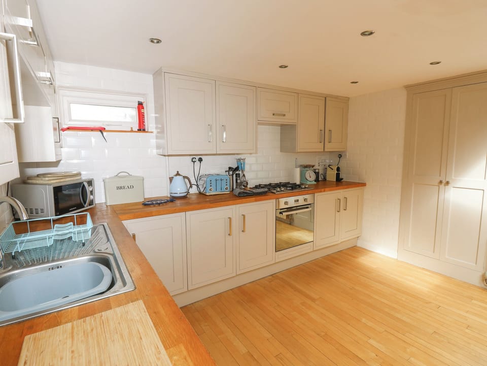 Fridge, dishwasher, electric kettle, toaster