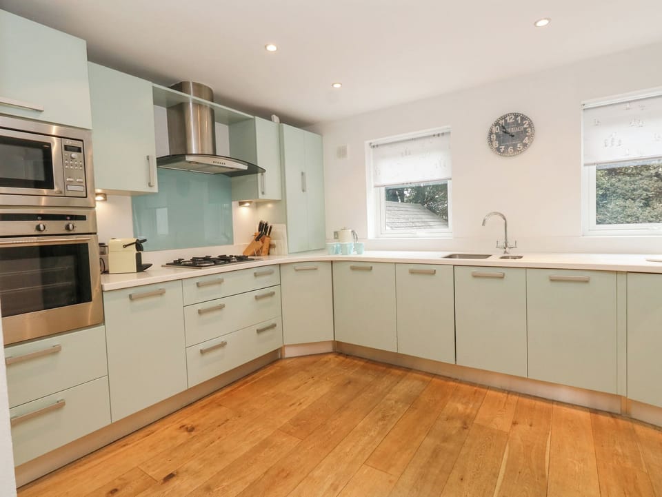 Fridge, dishwasher, electric kettle, toaster