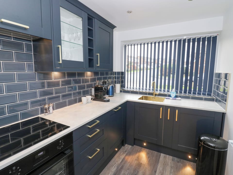 Fridge, dishwasher, cookware/dishes/utensils