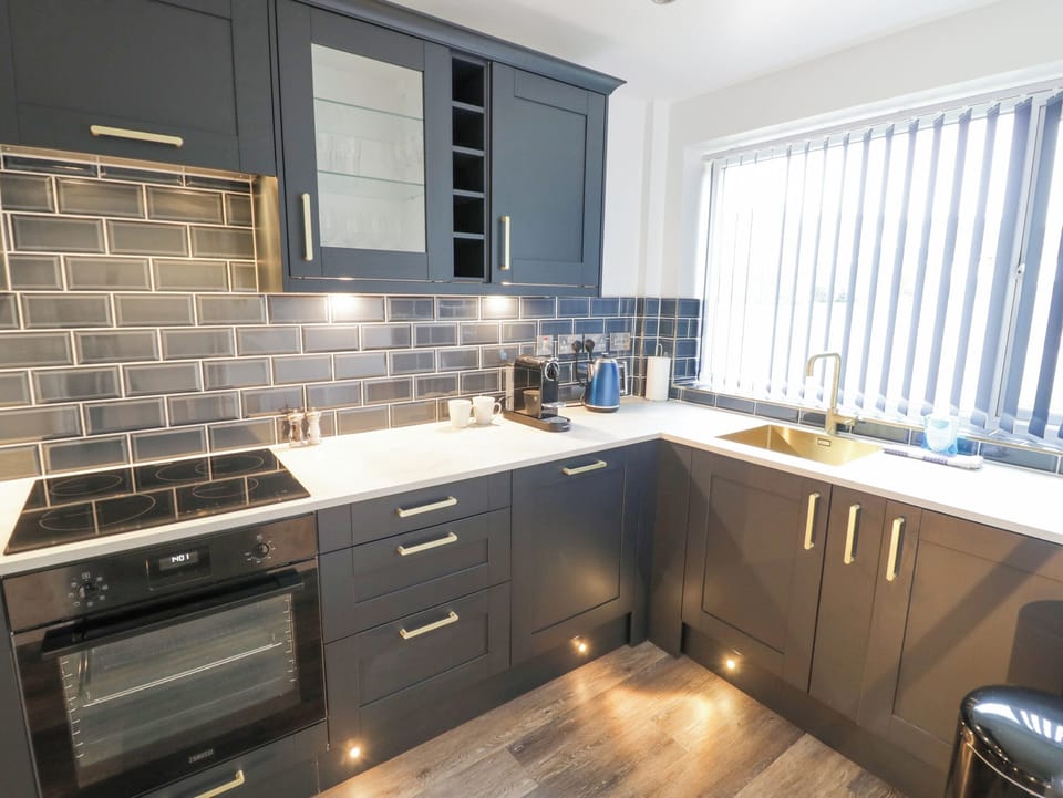 Fridge, dishwasher, cookware/dishes/utensils