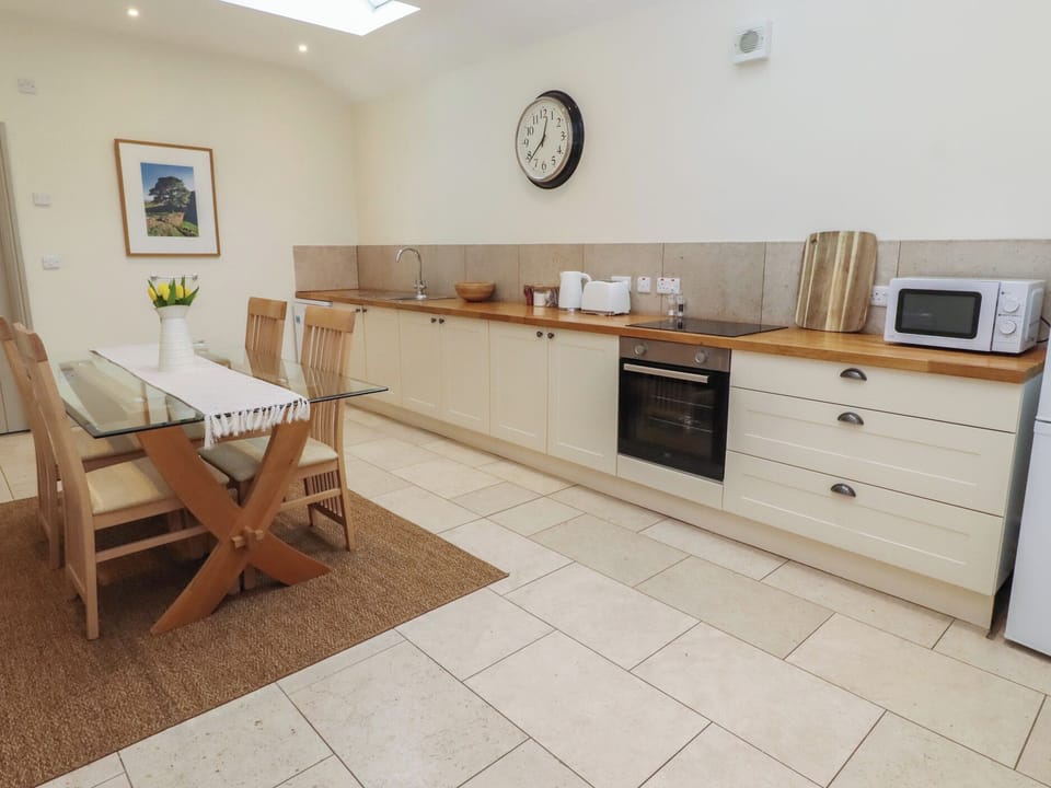 Cottage | Private kitchen | Fridge, dishwasher, electric kettle, toaster