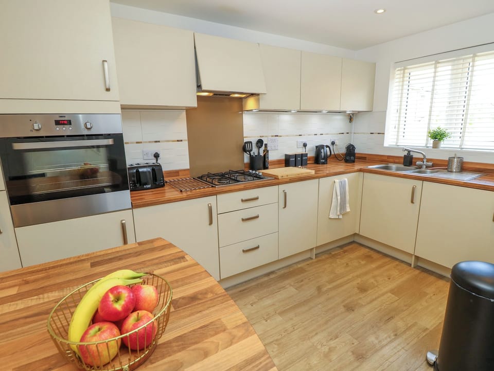Fridge, dishwasher, electric kettle, toaster