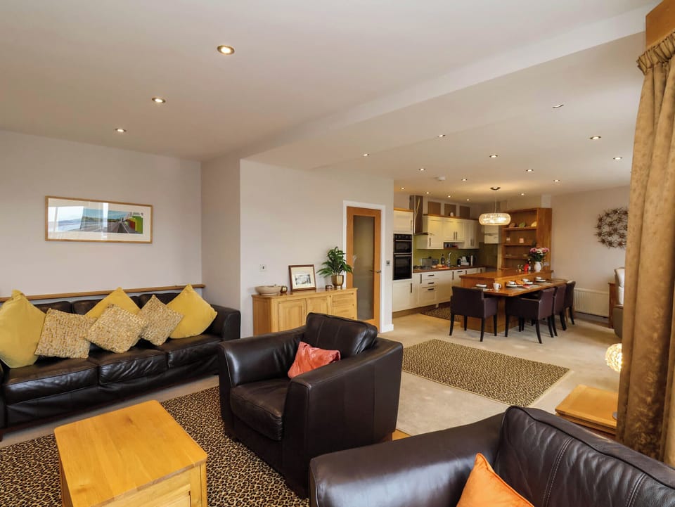 Cottage | Living area | Fireplace