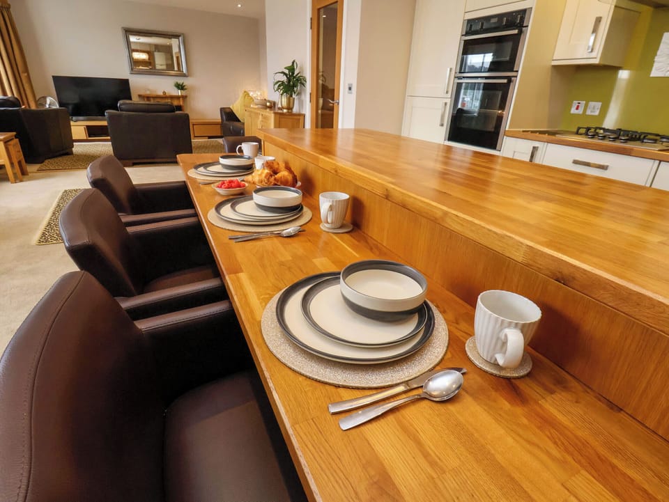 Cottage | Dining