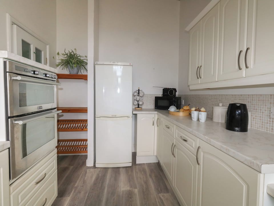 Fridge, dishwasher, electric kettle, toaster