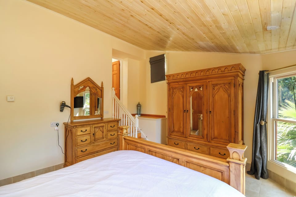 4 bedrooms, individually decorated, individually furnished, free WiFi