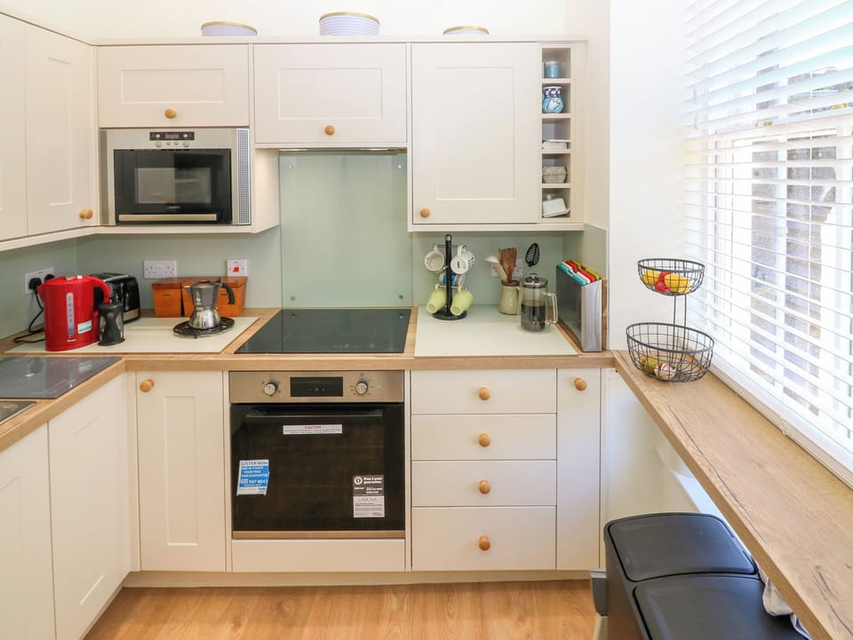Fridge, dishwasher, electric kettle, toaster