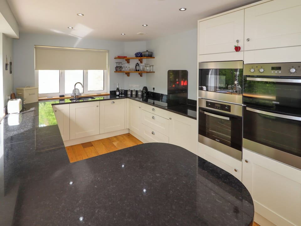 Fridge, dishwasher, cookware/dishes/utensils