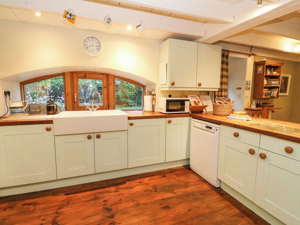 Fridge, dishwasher, electric kettle, toaster