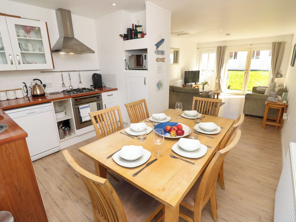 Cottage | Dining