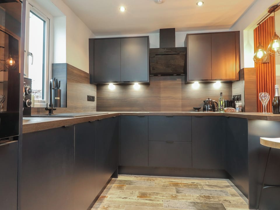 Fridge, dishwasher, cookware/dishes/utensils