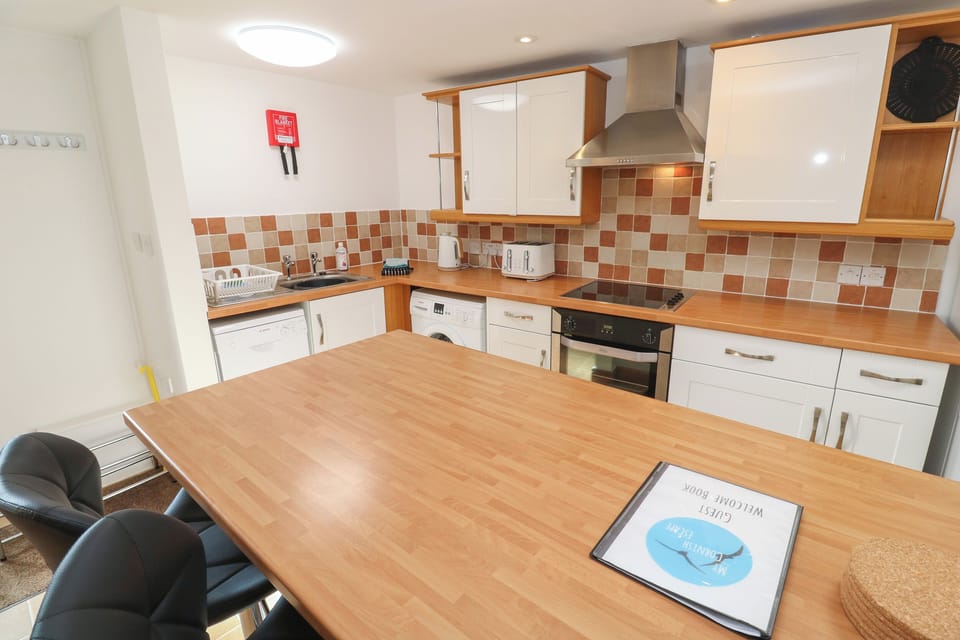 Fridge, dishwasher, electric kettle, toaster