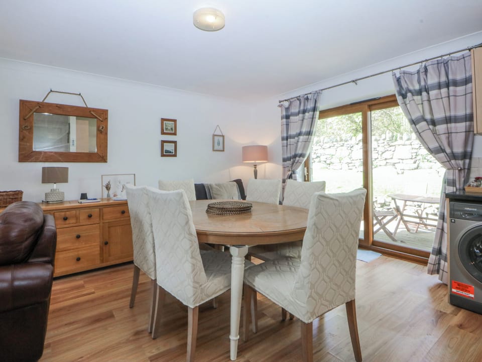 Cottage | Dining