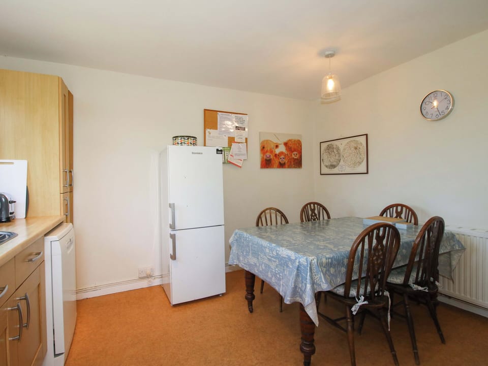 Cottage | Dining