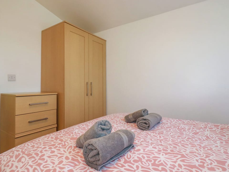 2 bedrooms, individually decorated, individually furnished