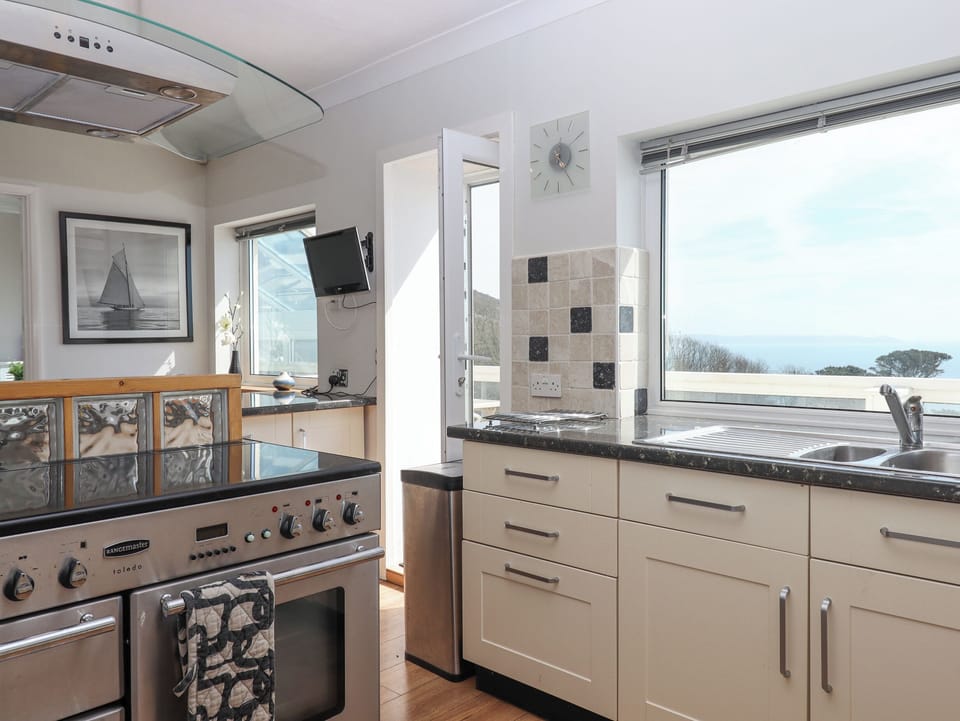 Fridge, dishwasher, toaster, cookware/dishes/utensils