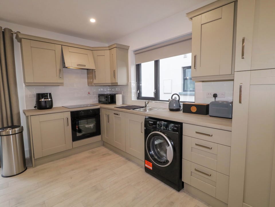 Dishwasher, electric kettle, cookware/dishes/utensils