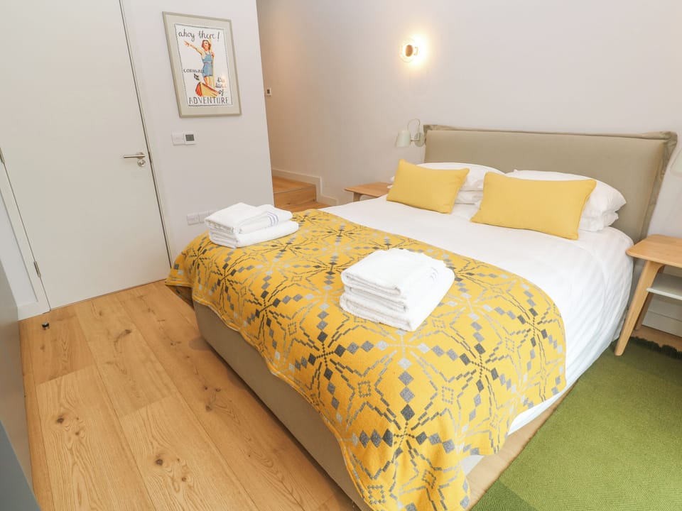 2 bedrooms, individually decorated, individually furnished, free WiFi