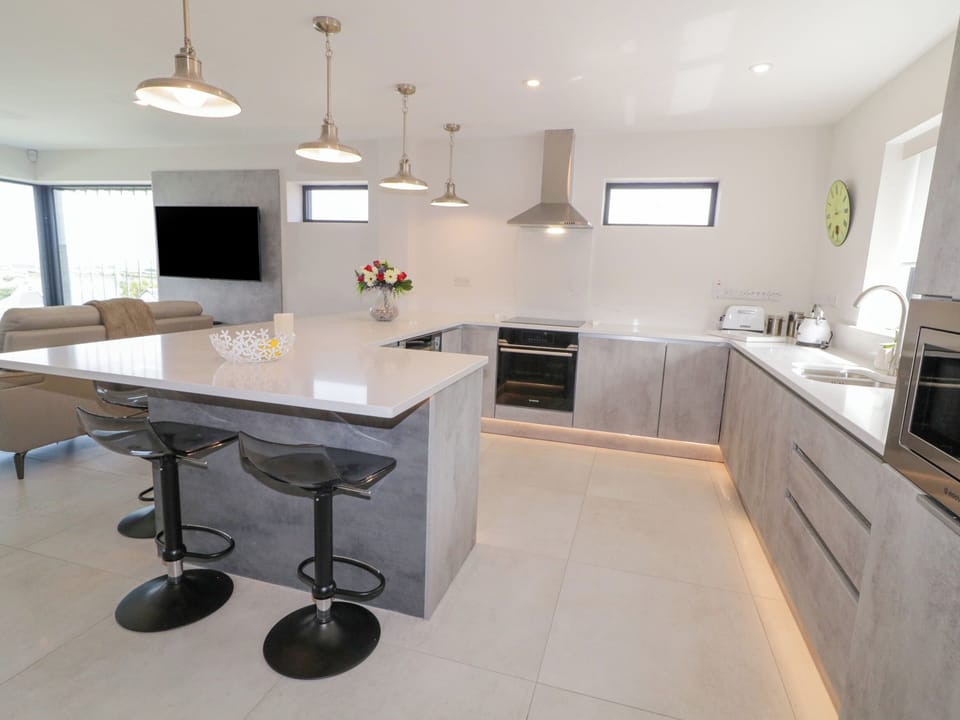 Cookware/dishes/utensils