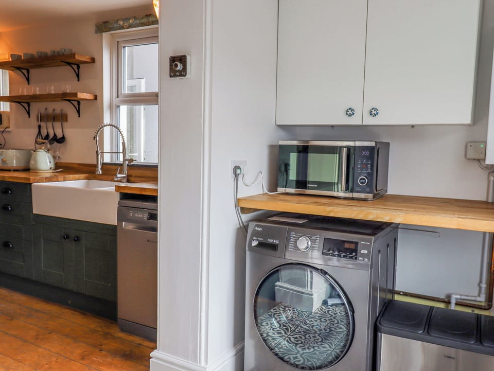 Dishwasher, cookware/dishes/utensils