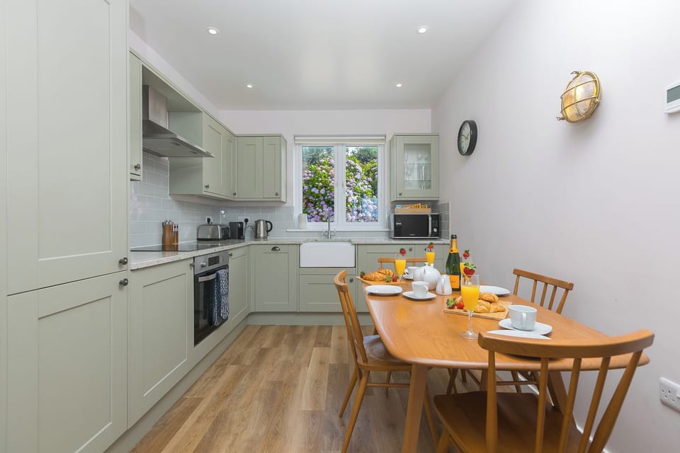 Fridge, dishwasher, electric kettle, toaster
