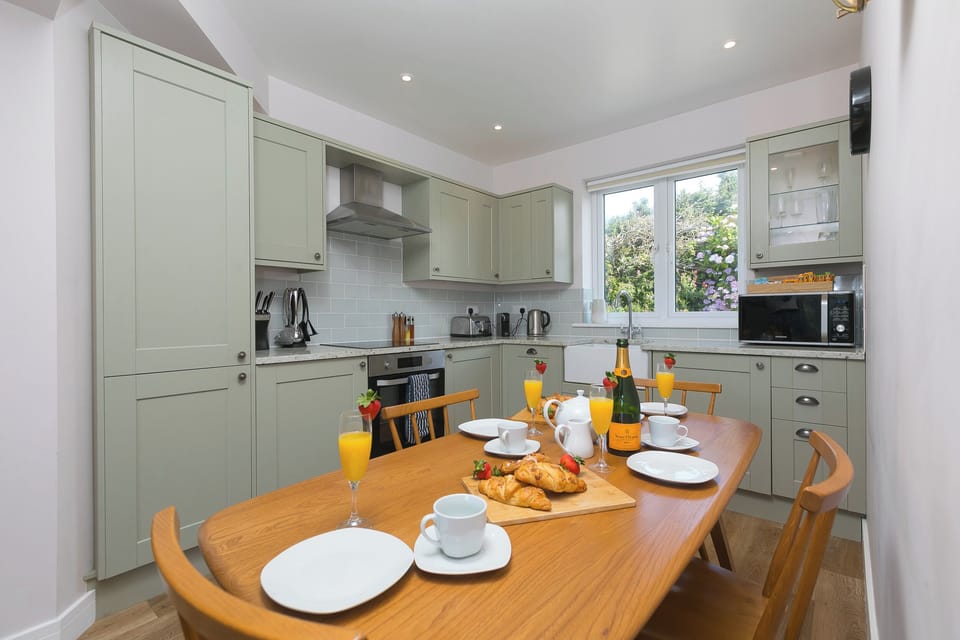 Fridge, dishwasher, electric kettle, toaster