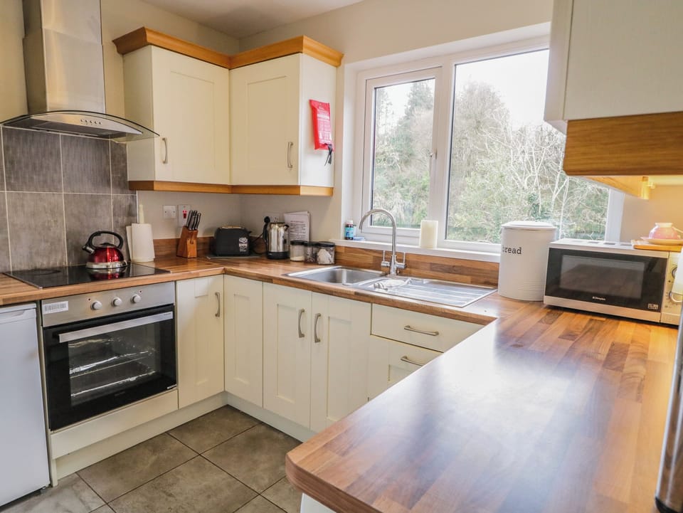 Fridge, electric kettle, toaster, cookware/dishes/utensils