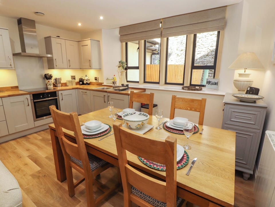 Cottage | Private kitchen | Fridge, dishwasher, cookware/dishes/utensils