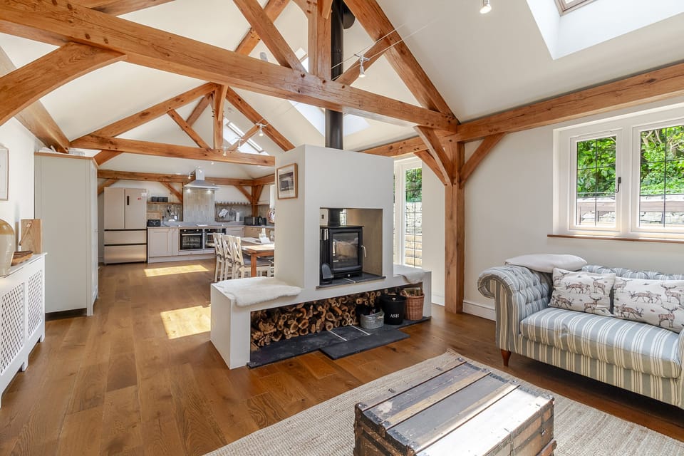 Cottage | Living area | Fireplace