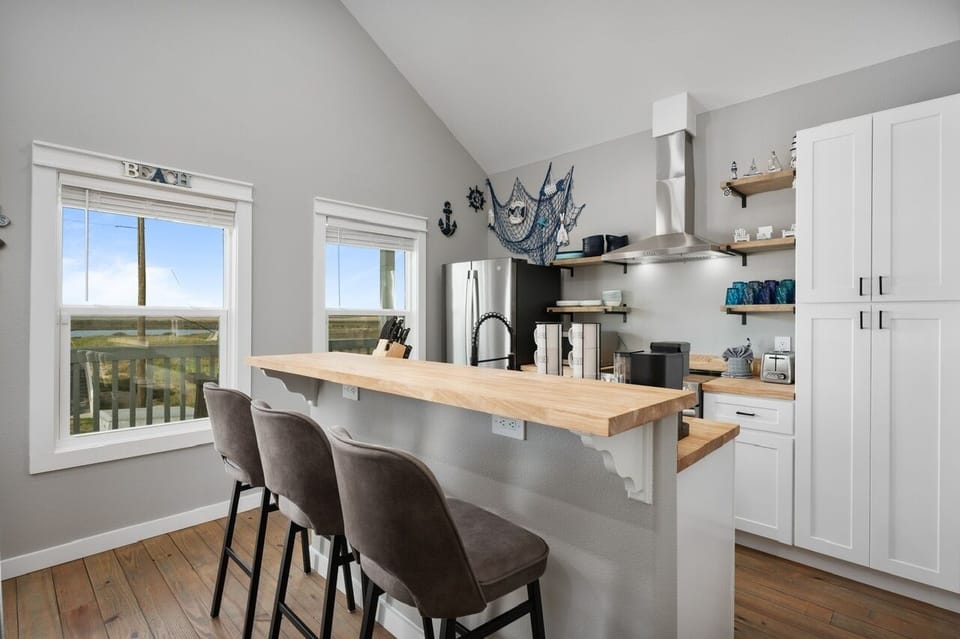 House, 2 Bedrooms | Private kitchen | Coffee/tea maker, fridge