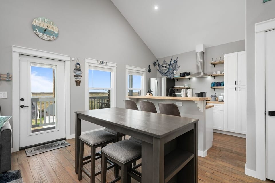 House, 2 Bedrooms | Dining