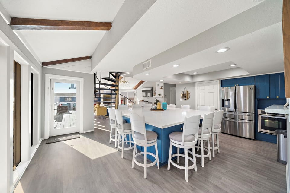 Dining Space - Kitchen Island