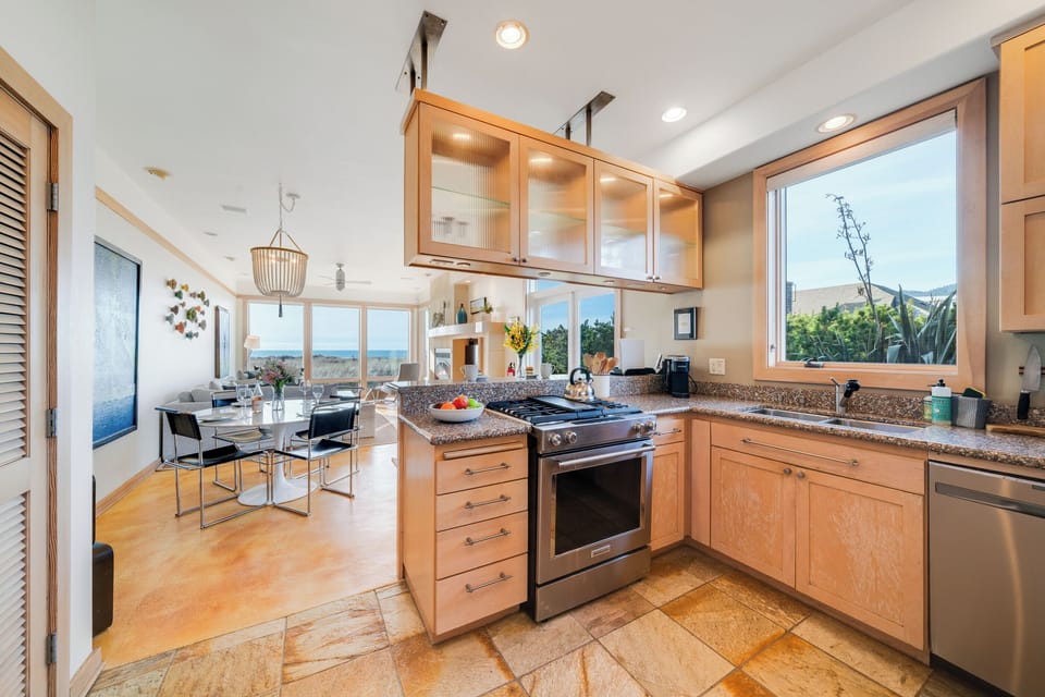Ocean view fully equipped kitchen with breakfast bar, gas range, dishwasher, full fridge and microwave.