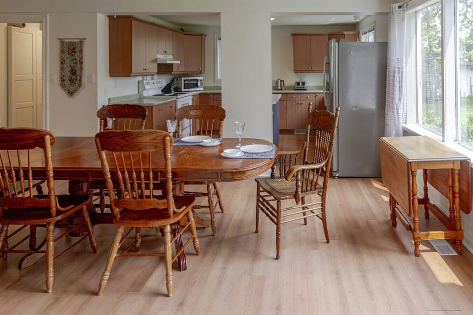 Dining area is right off of the kitchen