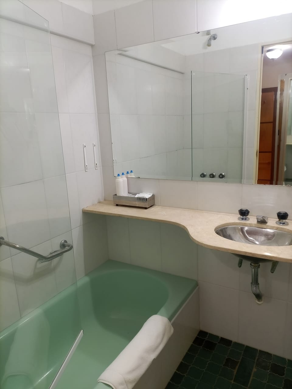 Triple Room | Bathroom | Bathtub, hair dryer, bidet, towels