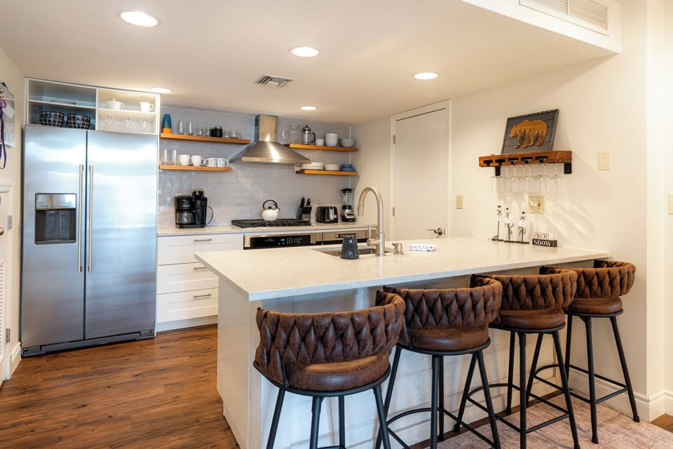 Breakfast bar and kitchen
