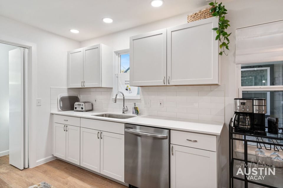 Crisp lines, clean design. Your kitchen, ready.