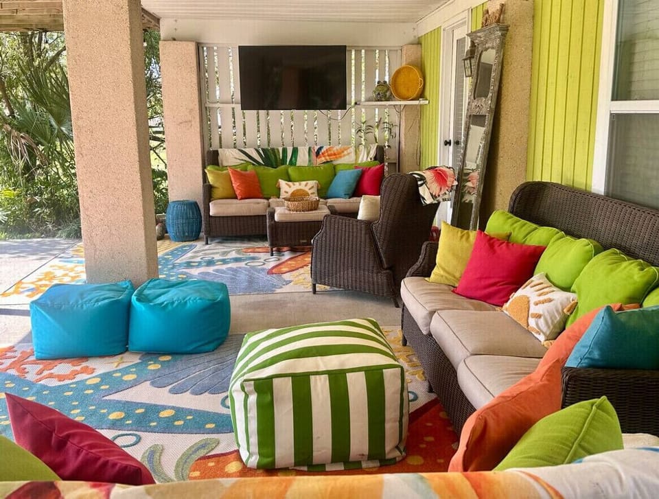 outdoor patio with TV -shared space