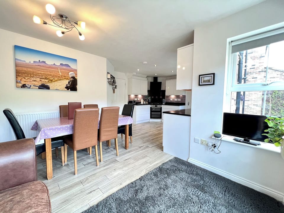 Cottage | Dining