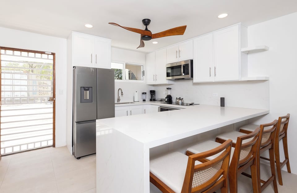 Fully furnished and well equipped kitchen with all new appliances.