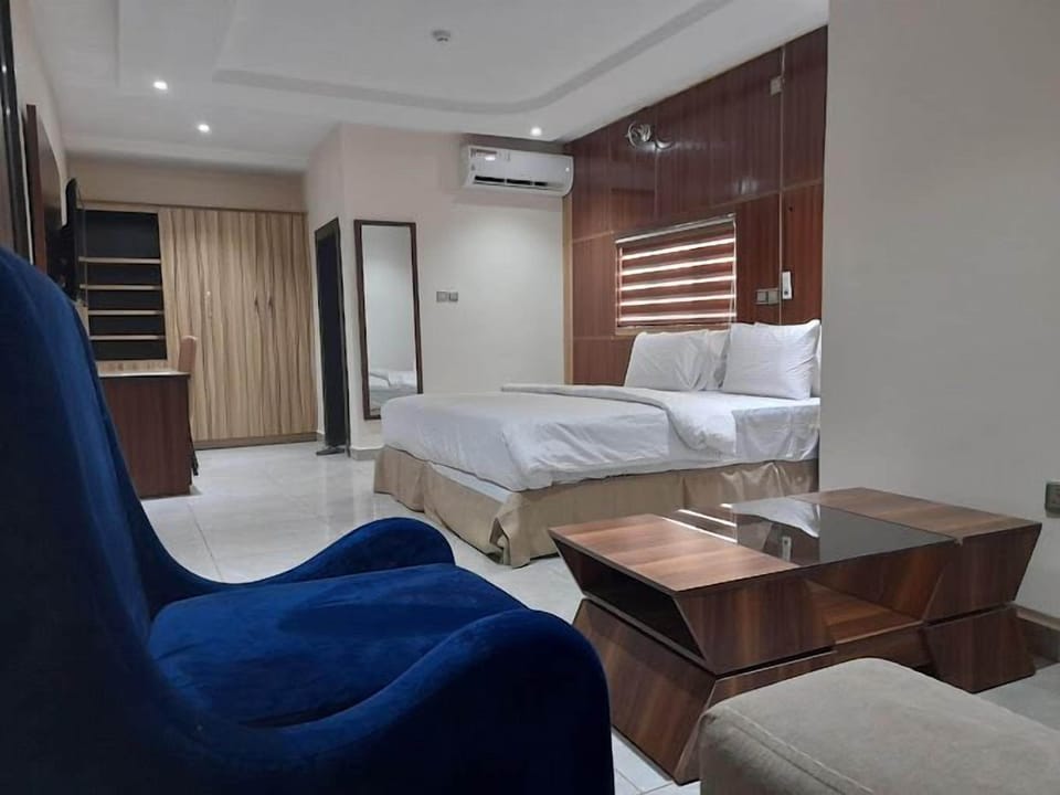 Deluxe Room, Balcony, City View | Desk, laptop workspace, soundproofing, free WiFi