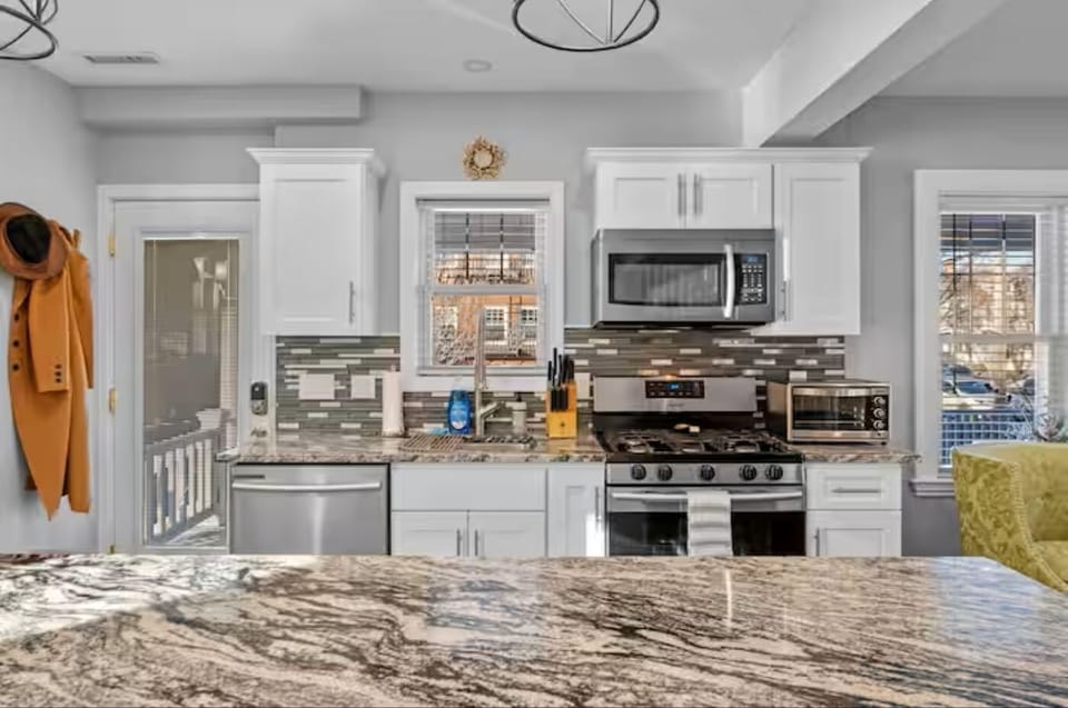 The stainless steel appliances make cooking a breeze