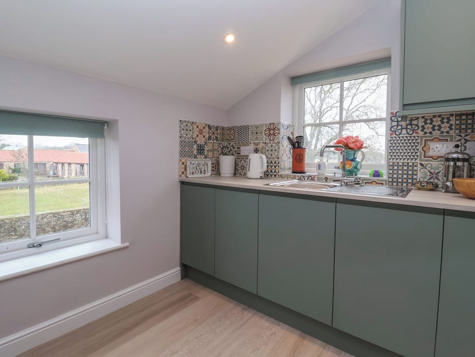 Fridge, dishwasher, toaster, cookware/dishes/utensils