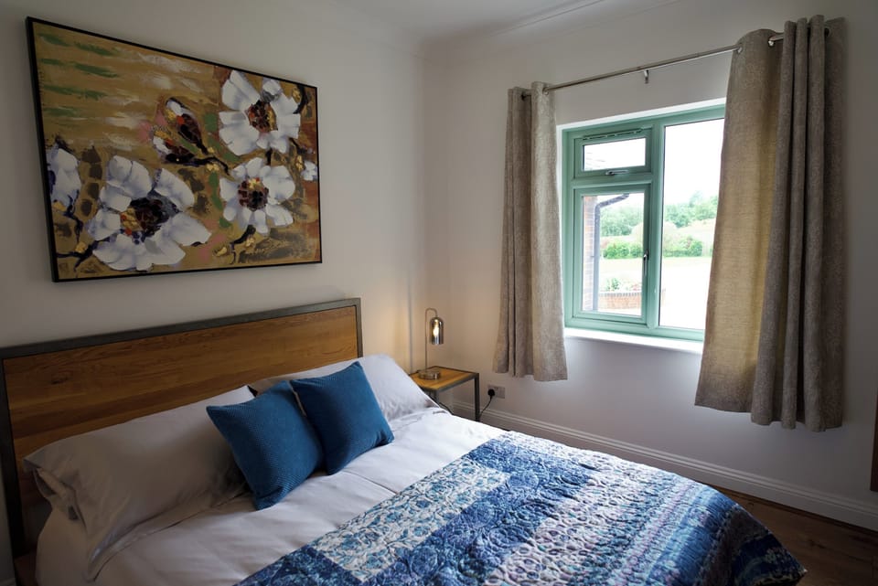 Tring Grange Cottage - Sleeps 2 - Onsite Parking Cottage in Aylesbury Vale