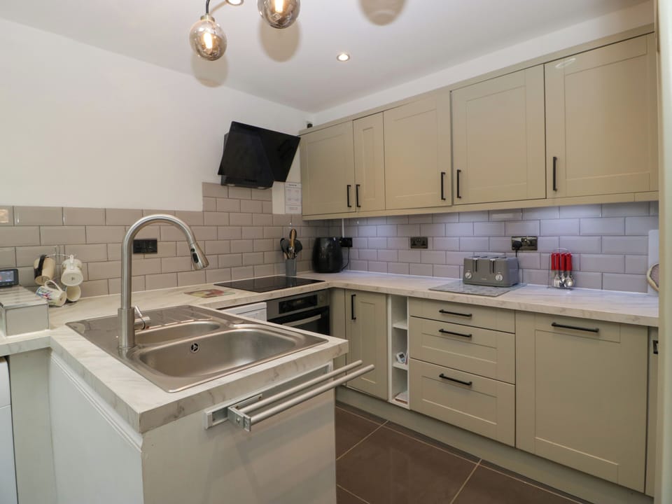 Dishwasher, cookware/dishes/utensils