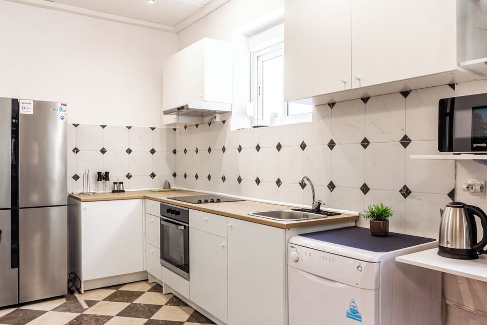 House, Sea View | Private kitchen | Full-size fridge, microwave, oven, stovetop
