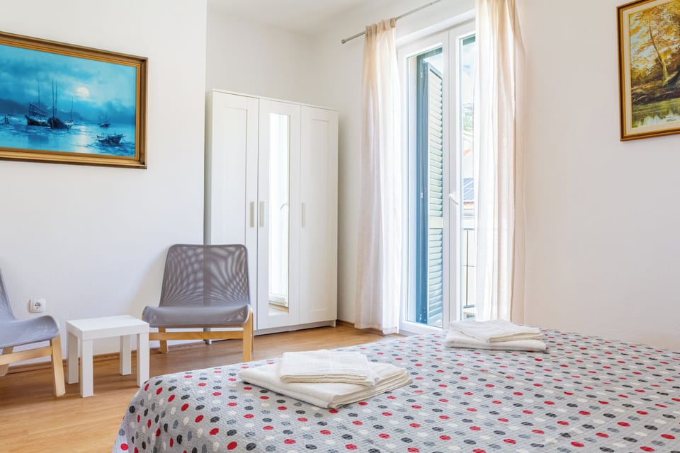 House, Sea View | 3 bedrooms, in-room safe, desk, laptop workspace