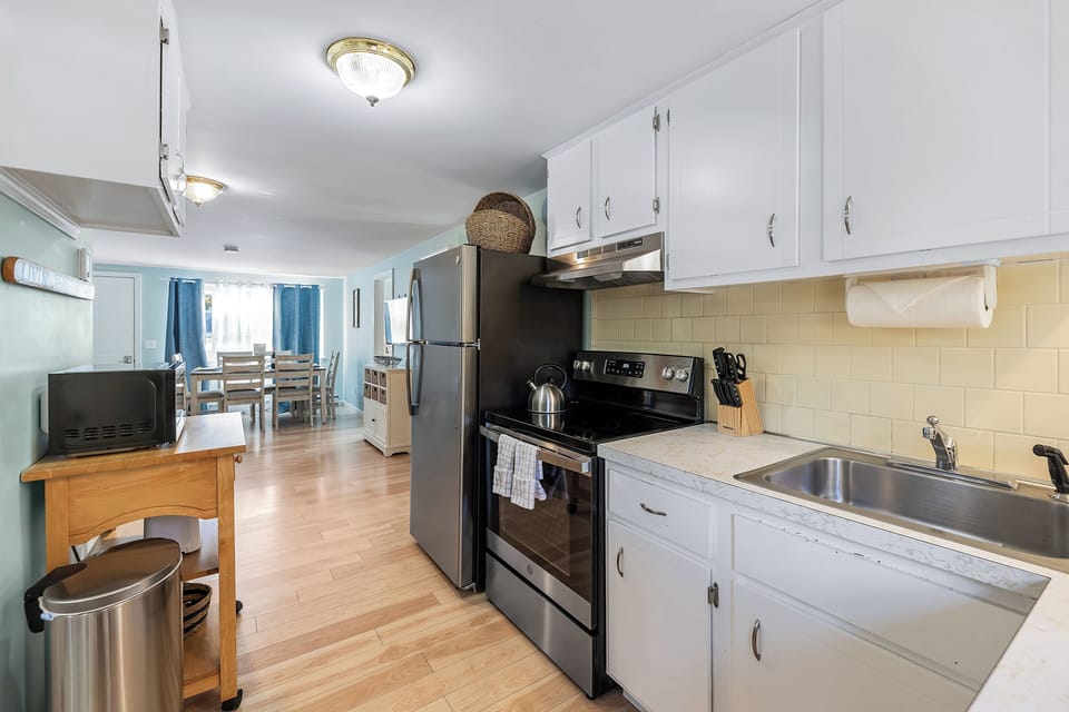 Full Kitchen (Left side)